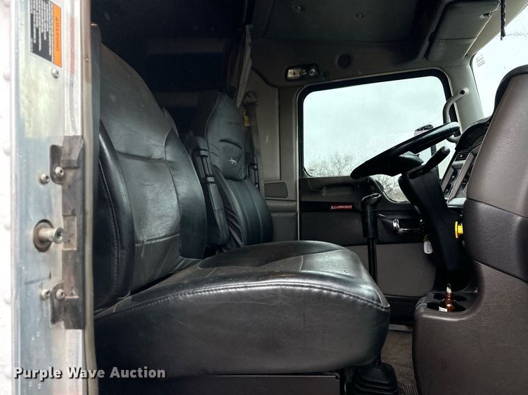 image for item EK0442 2015 Kenworth T660 semi truck