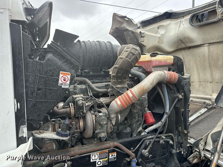 image for item EK0442 2015 Kenworth T660 semi truck