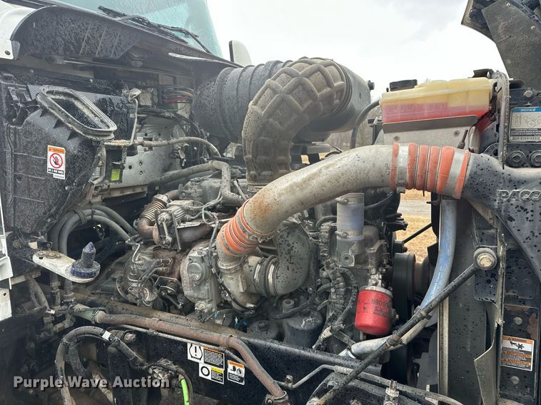 image for item EK0442 2015 Kenworth T660 semi truck