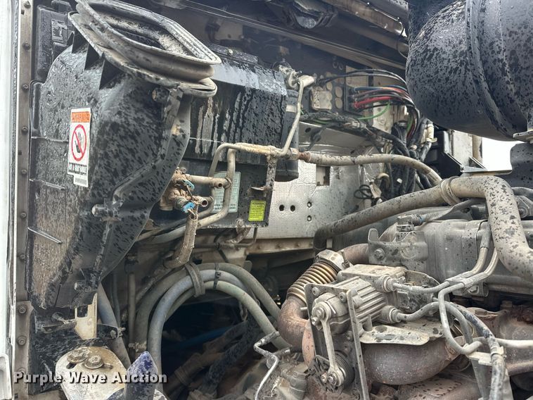 image for item EK0442 2015 Kenworth T660 semi truck