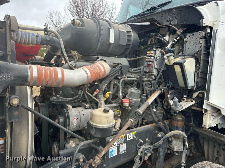 image for item EK0442 2015 Kenworth T660 semi truck