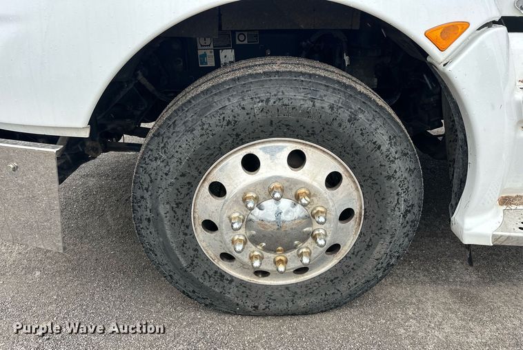 image for item EK0442 2015 Kenworth T660 semi truck