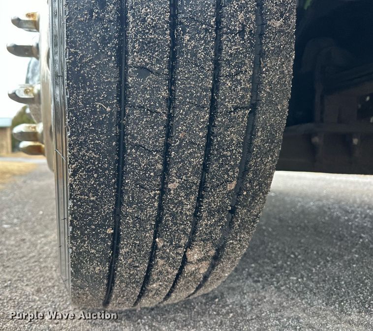 image for item EK0442 2015 Kenworth T660 semi truck