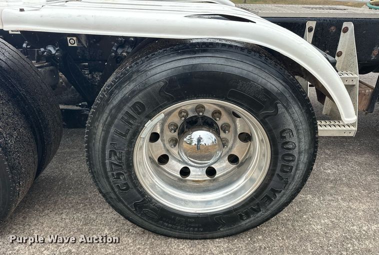 image for item EK0442 2015 Kenworth T660 semi truck