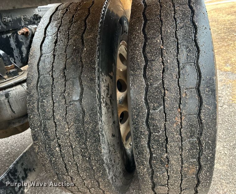 image for item EK0442 2015 Kenworth T660 semi truck