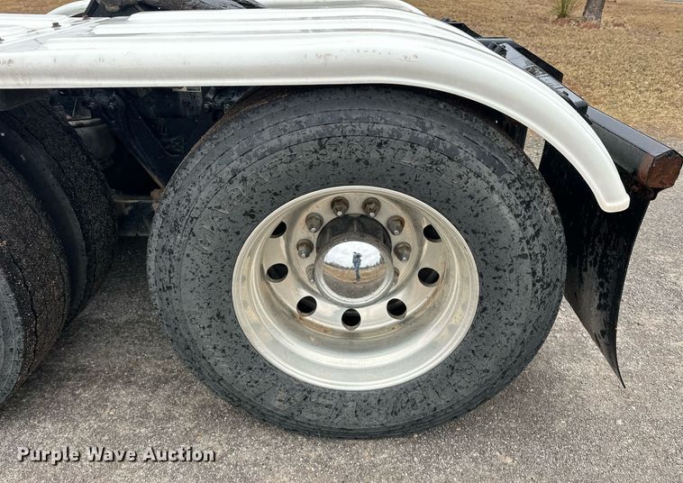 image for item EK0442 2015 Kenworth T660 semi truck