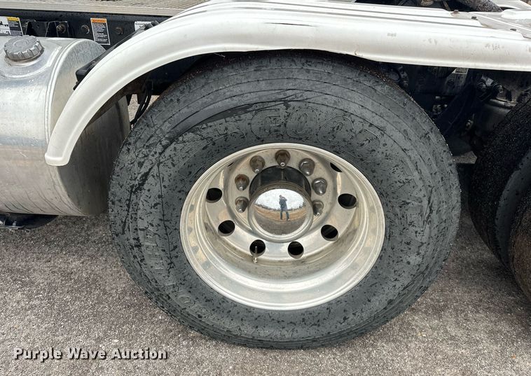 image for item EK0442 2015 Kenworth T660 semi truck