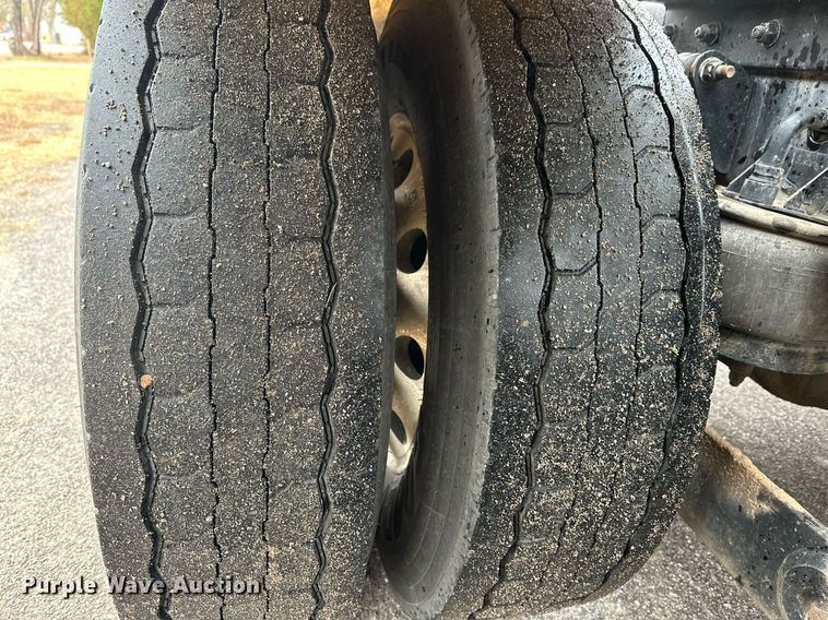 image for item EK0442 2015 Kenworth T660 semi truck