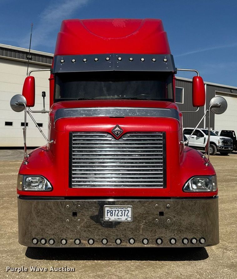 image for item EM3583 2007 International 9400i semi truck