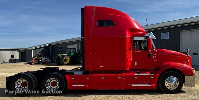 image for item EM3583 2007 International 9400i semi truck