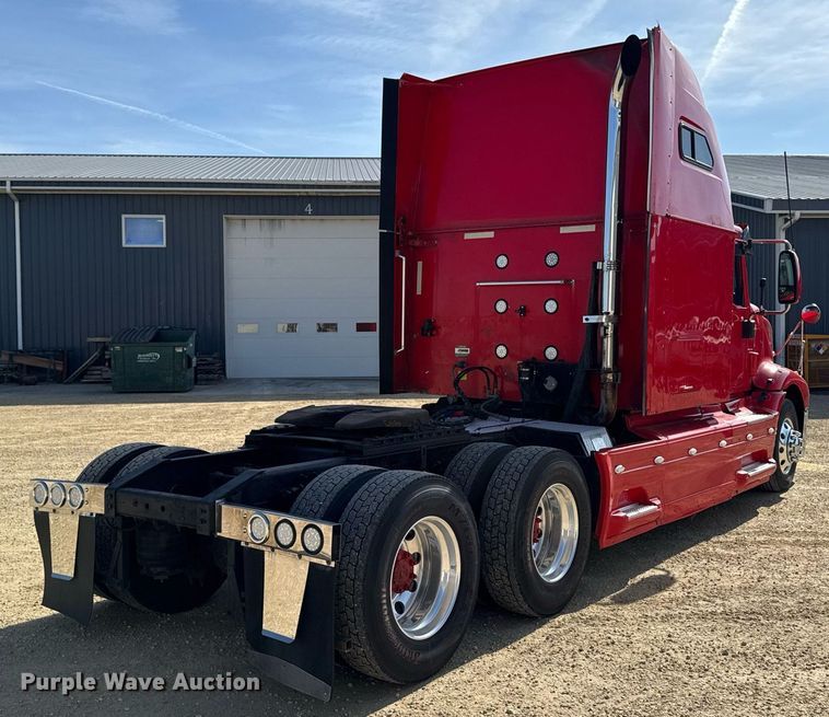 image for item EM3583 2007 International 9400i semi truck