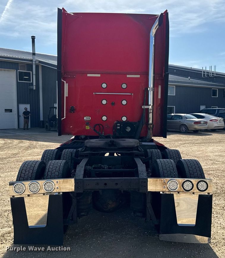 image for item EM3583 2007 International 9400i semi truck