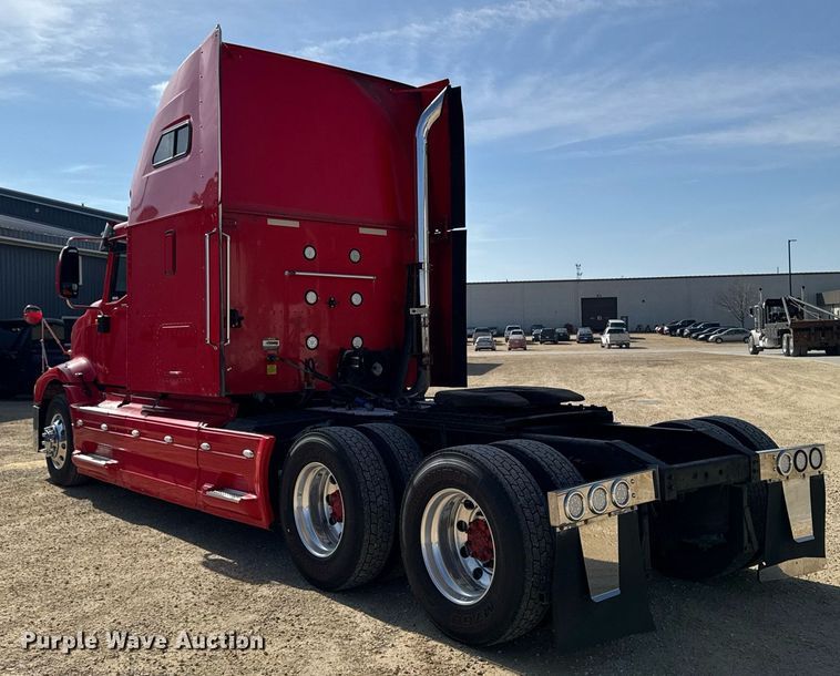 image for item EM3583 2007 International 9400i semi truck