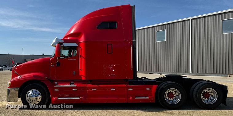 image for item EM3583 2007 International 9400i semi truck