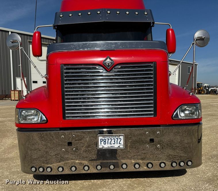 image for item EM3583 2007 International 9400i semi truck