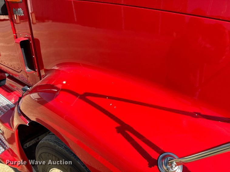 image for item EM3583 2007 International 9400i semi truck