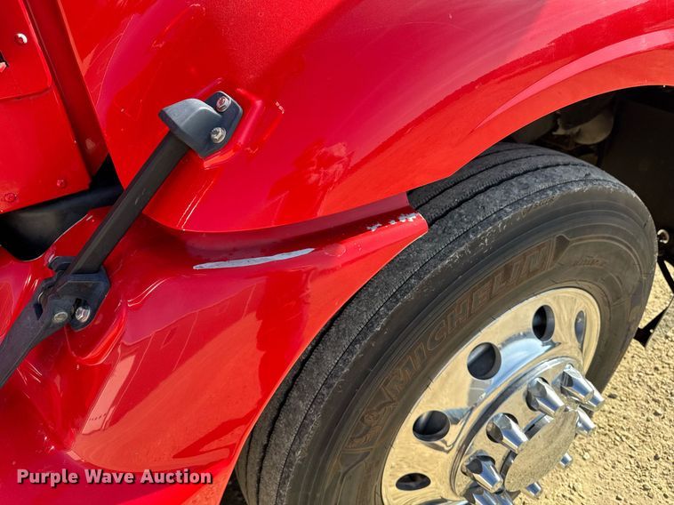 image for item EM3583 2007 International 9400i semi truck