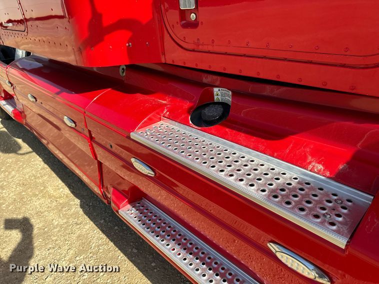 image for item EM3583 2007 International 9400i semi truck