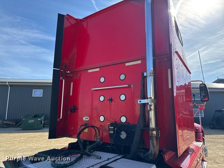 image for item EM3583 2007 International 9400i semi truck