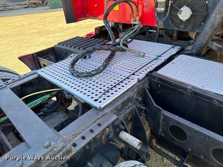 image for item EM3583 2007 International 9400i semi truck