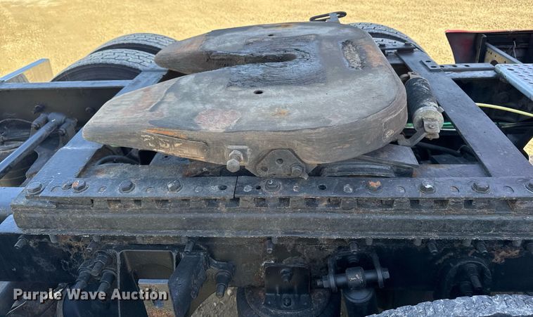 image for item EM3583 2007 International 9400i semi truck