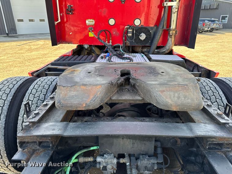 image for item EM3583 2007 International 9400i semi truck