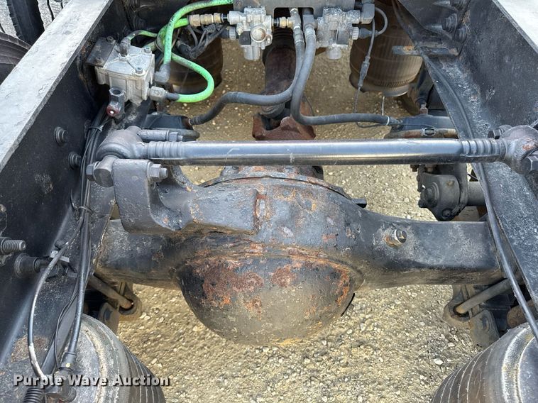 image for item EM3583 2007 International 9400i semi truck