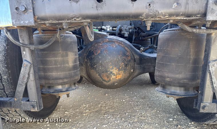 image for item EM3583 2007 International 9400i semi truck