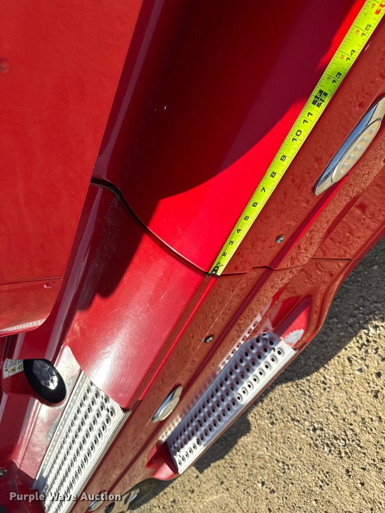 image for item EM3583 2007 International 9400i semi truck