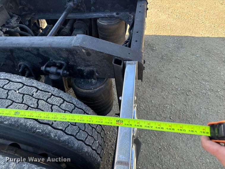 image for item EM3583 2007 International 9400i semi truck