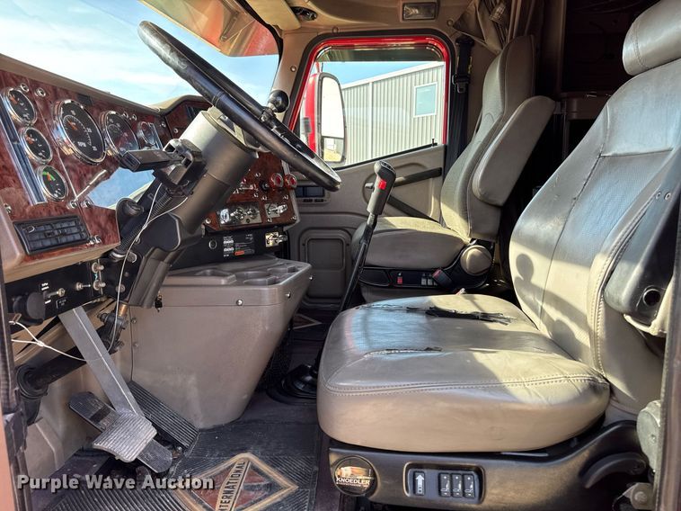 image for item EM3583 2007 International 9400i semi truck