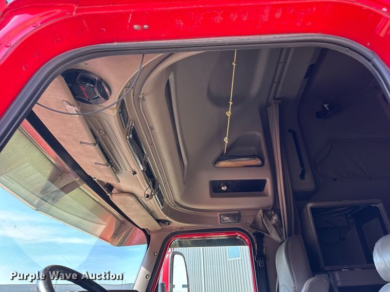 image for item EM3583 2007 International 9400i semi truck