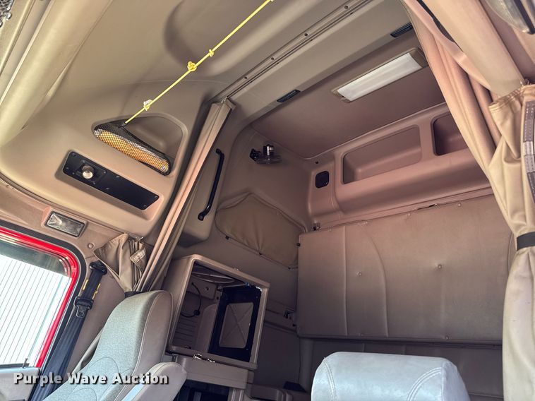 image for item EM3583 2007 International 9400i semi truck