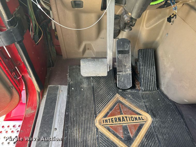 image for item EM3583 2007 International 9400i semi truck