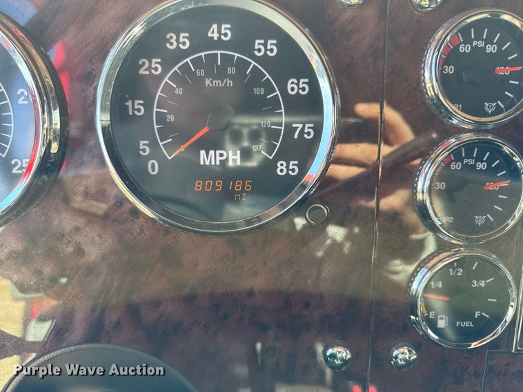 image for item EM3583 2007 International 9400i semi truck