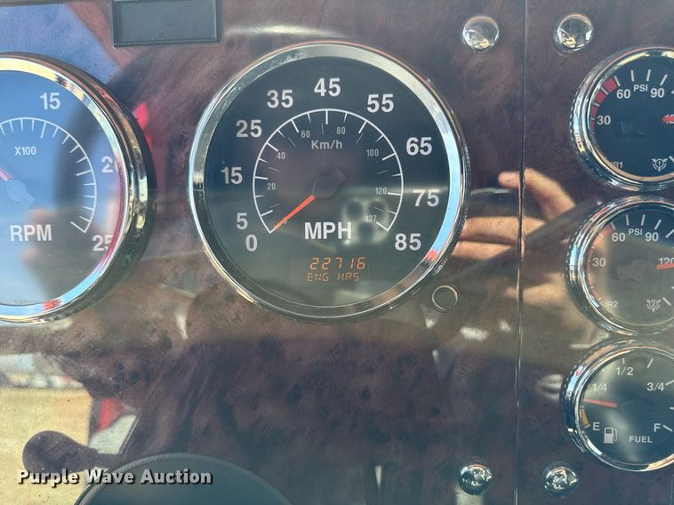 image for item EM3583 2007 International 9400i semi truck