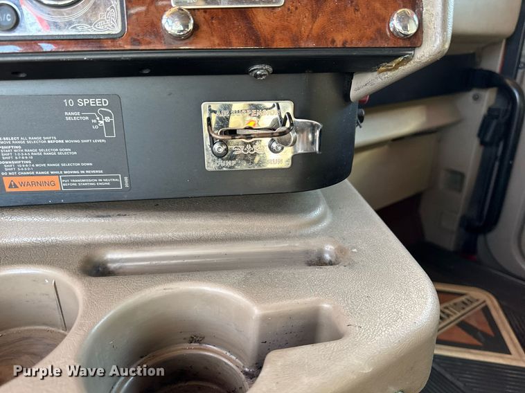 image for item EM3583 2007 International 9400i semi truck