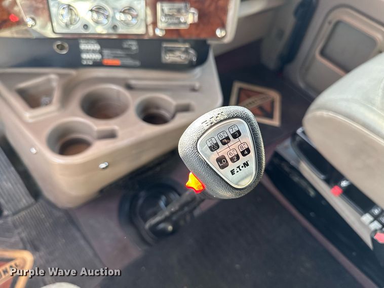 image for item EM3583 2007 International 9400i semi truck