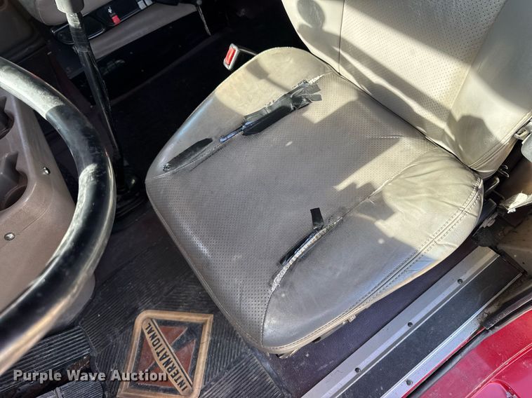 image for item EM3583 2007 International 9400i semi truck