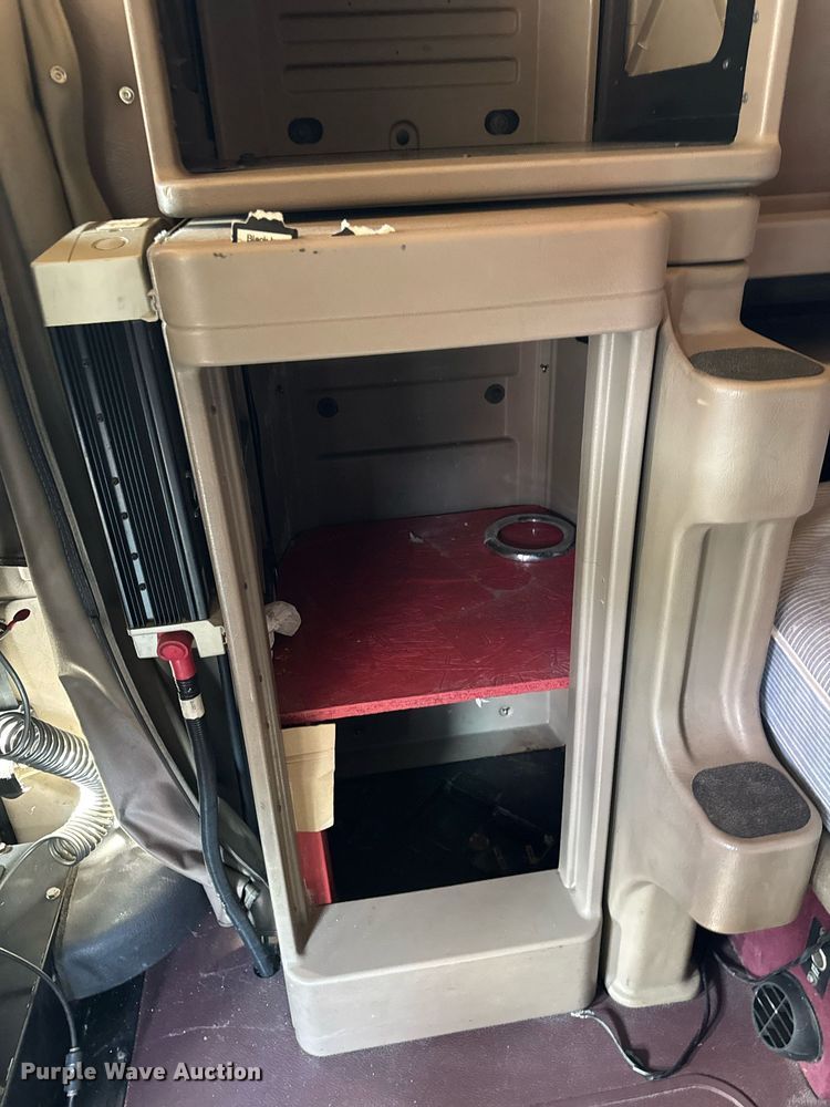 image for item EM3583 2007 International 9400i semi truck