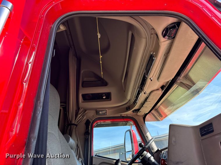 image for item EM3583 2007 International 9400i semi truck