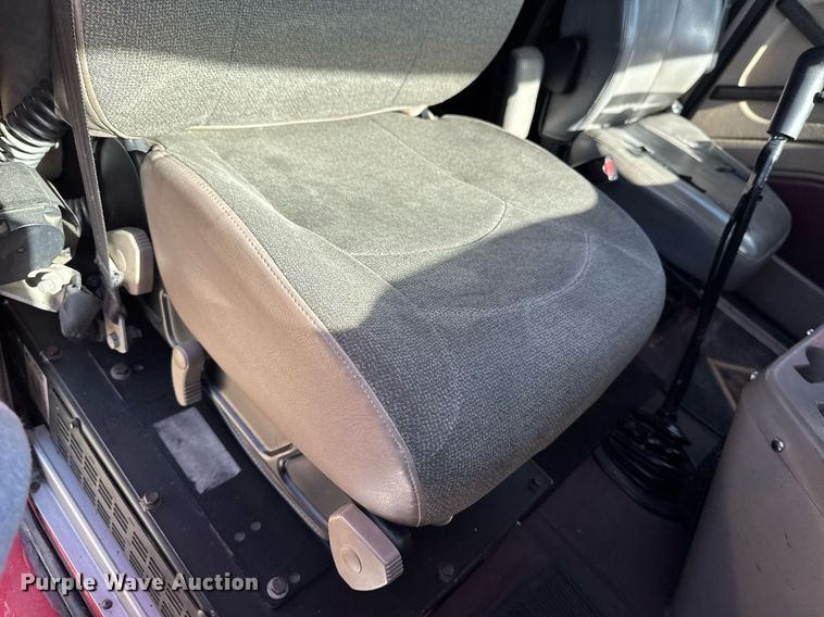 image for item EM3583 2007 International 9400i semi truck