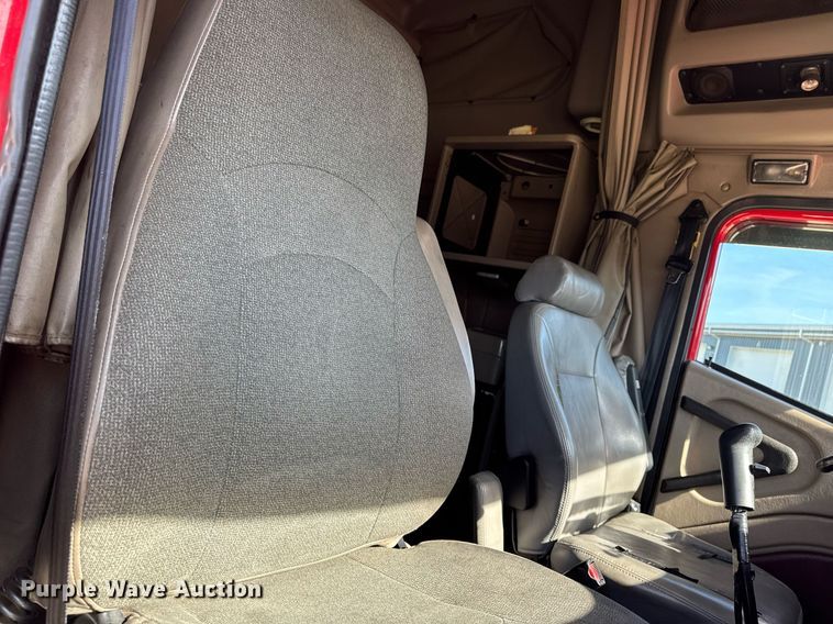 image for item EM3583 2007 International 9400i semi truck