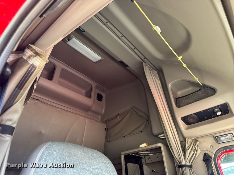 image for item EM3583 2007 International 9400i semi truck