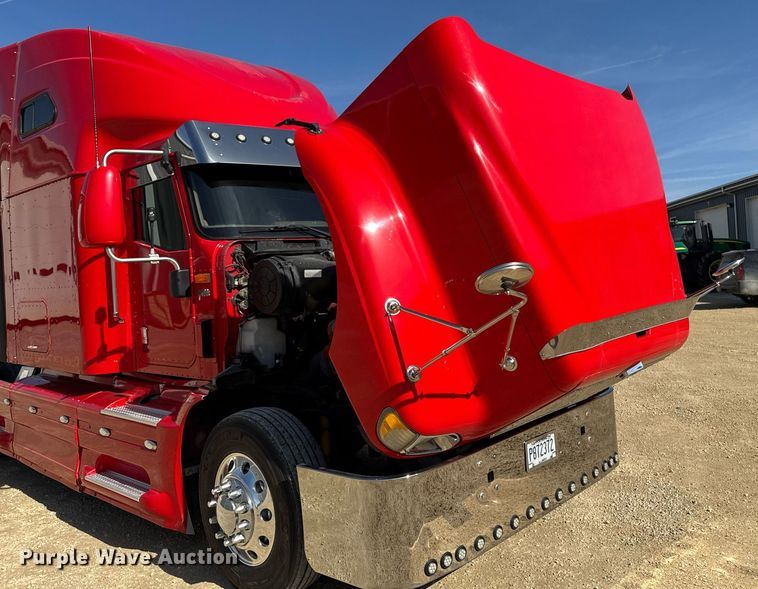 image for item EM3583 2007 International 9400i semi truck