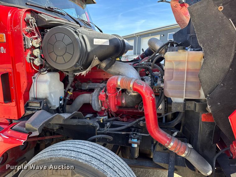 image for item EM3583 2007 International 9400i semi truck