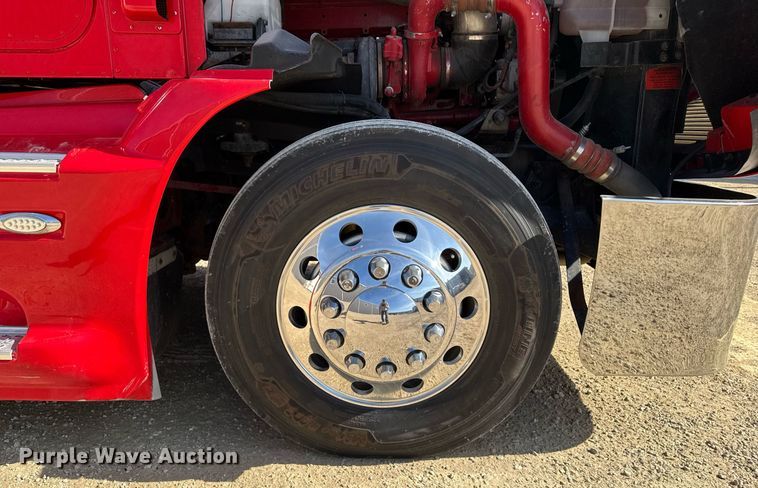 image for item EM3583 2007 International 9400i semi truck