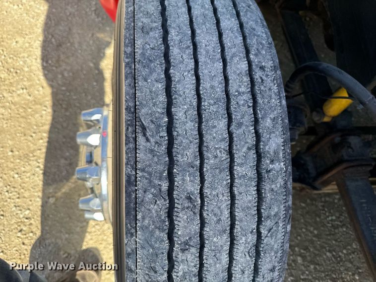 image for item EM3583 2007 International 9400i semi truck