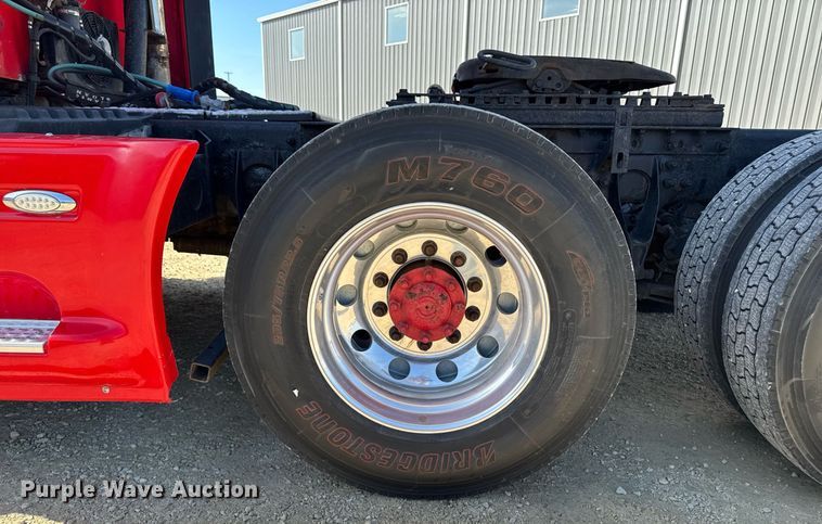 image for item EM3583 2007 International 9400i semi truck