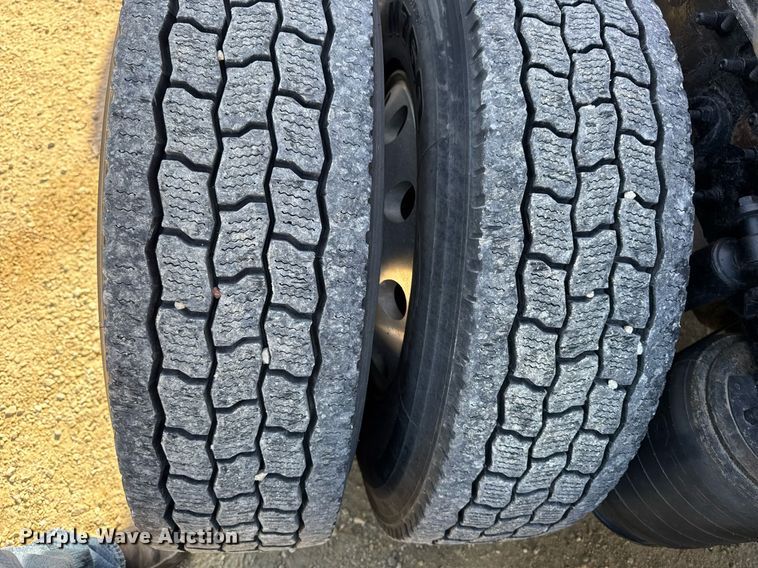 image for item EM3583 2007 International 9400i semi truck